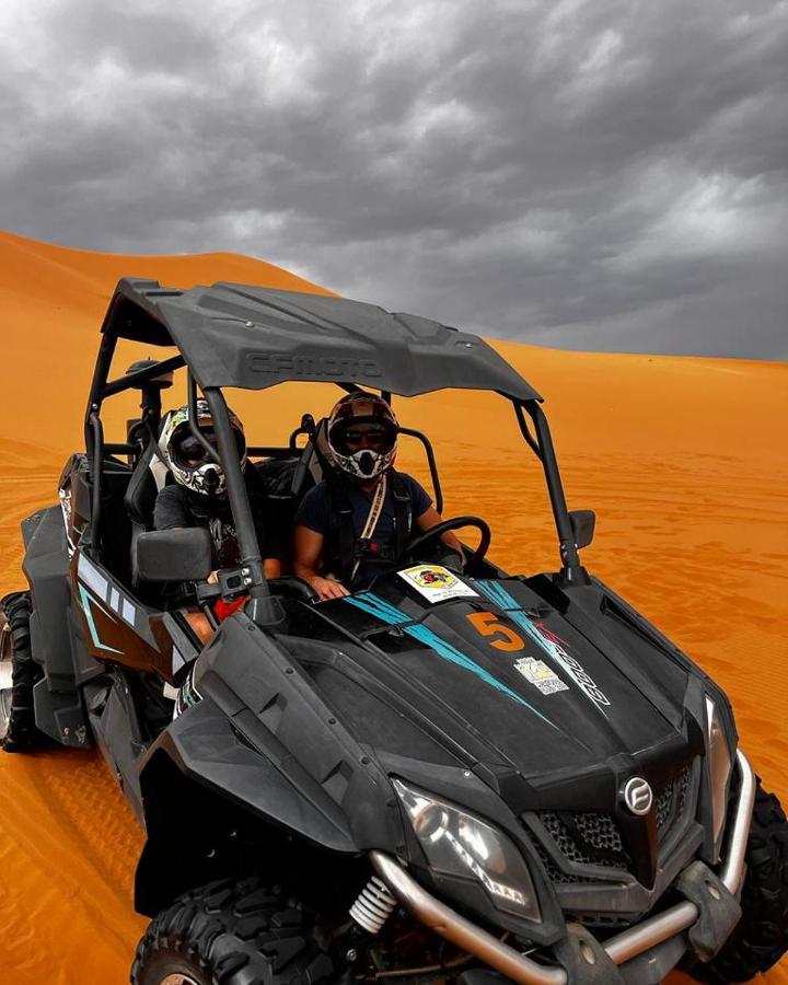 Sunset Desert Camp Hotel Merzouga Bagian luar foto